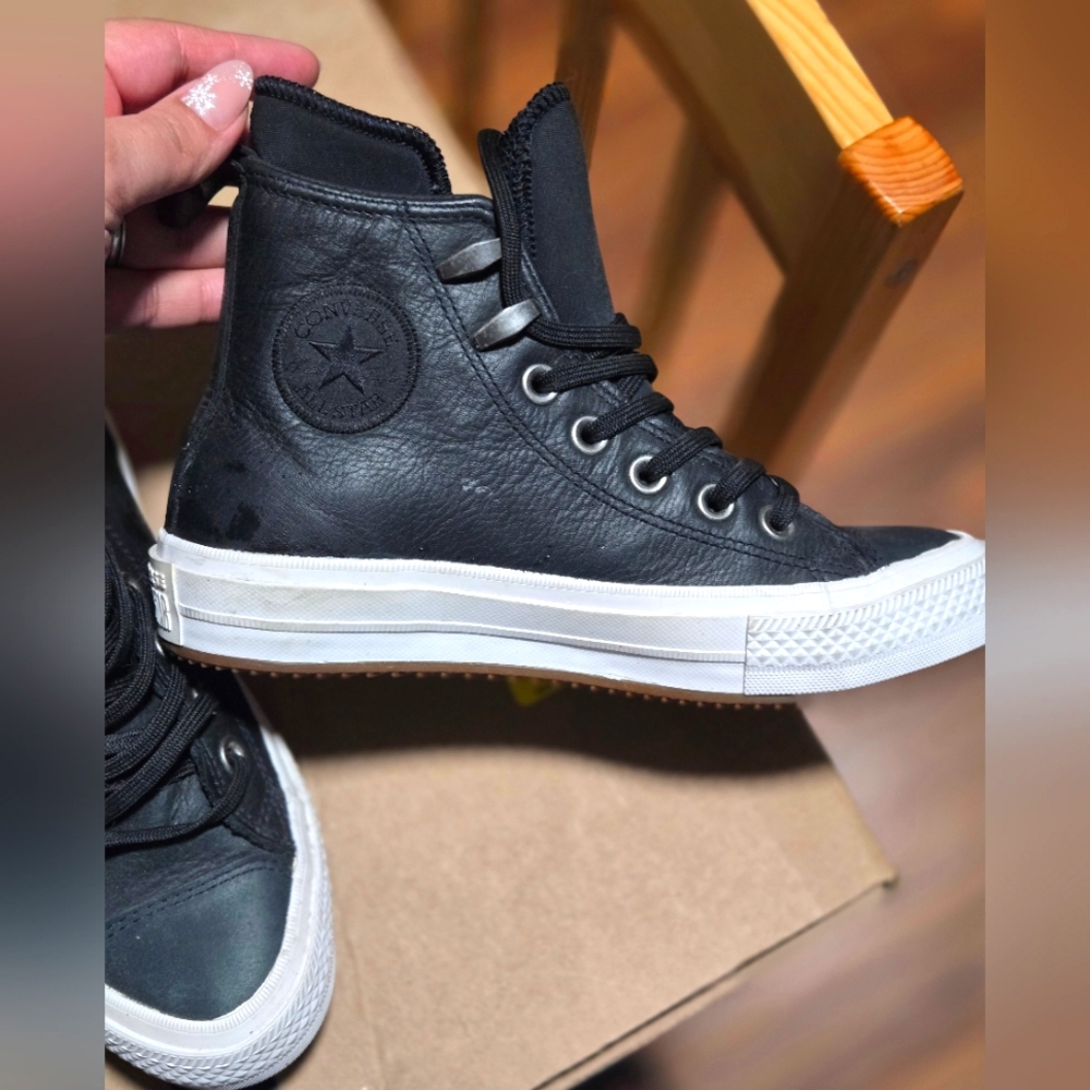 EUC black/white Converse with lunarlon